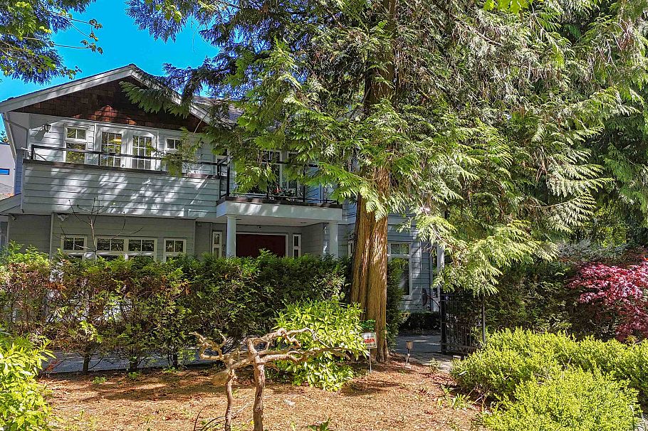 786 W 17th Street North Vancouver, BC - 1