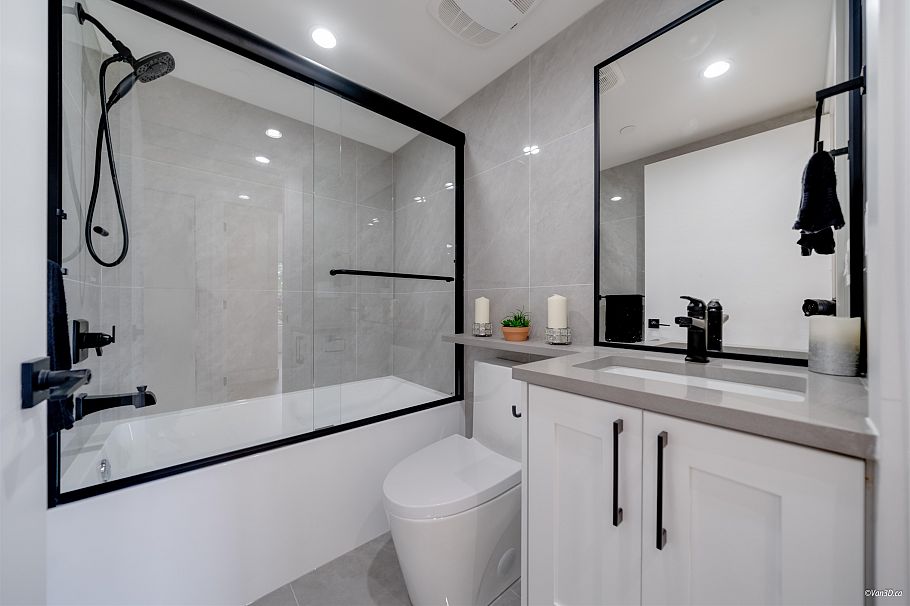 1 4463 Walden Street Vancouver, BC - 23