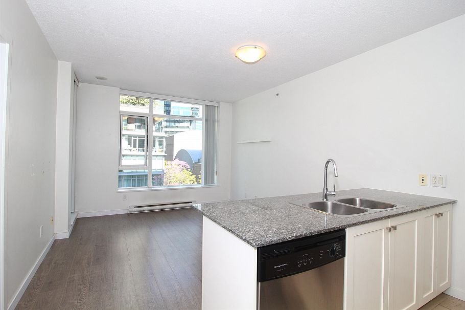 703 480 Robson Street Vancouver, BC - 5