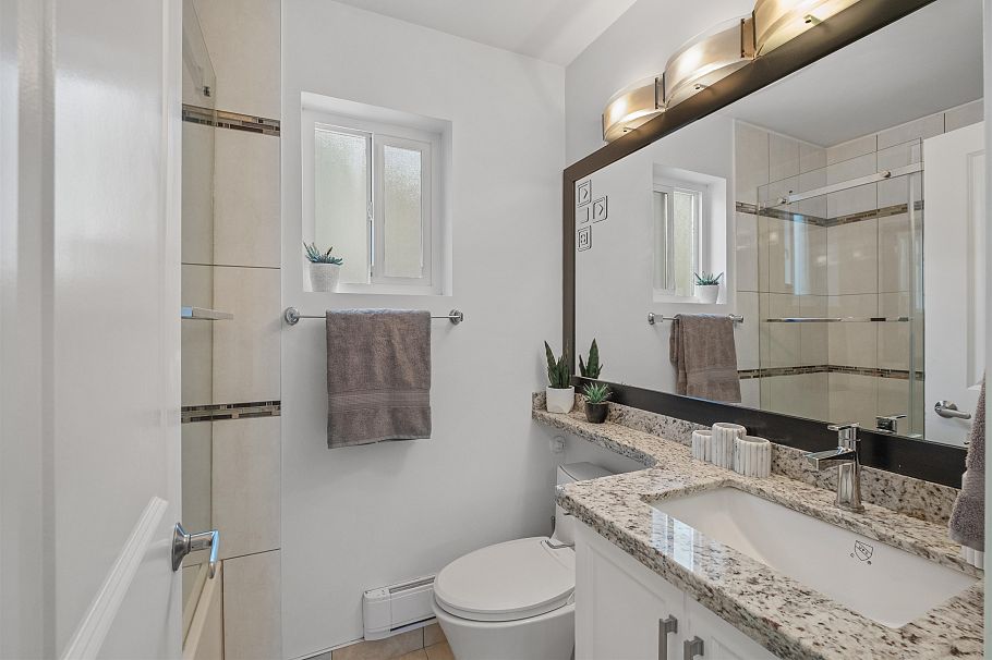 318 W 18th Street North Vancouver, BC - 15