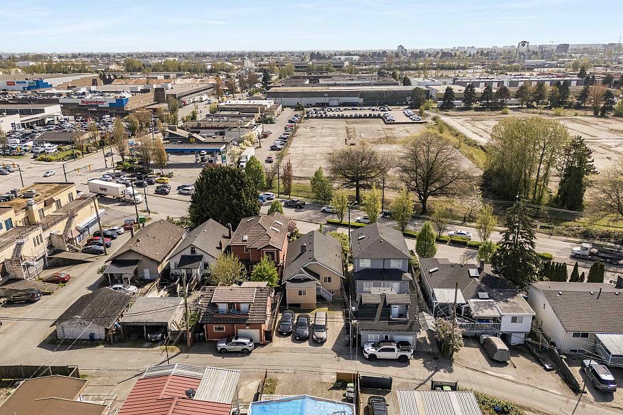 153 SE Marine Drive Vancouver, BC - 26