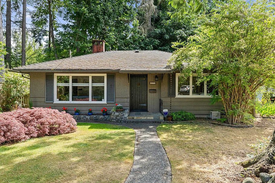 2010 Mackay Avenue North Vancouver, BC - 1