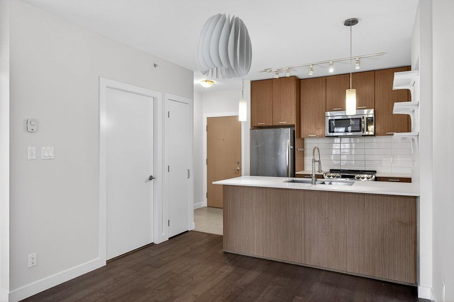 501 2321 Scotia Street Vancouver, BC - 2