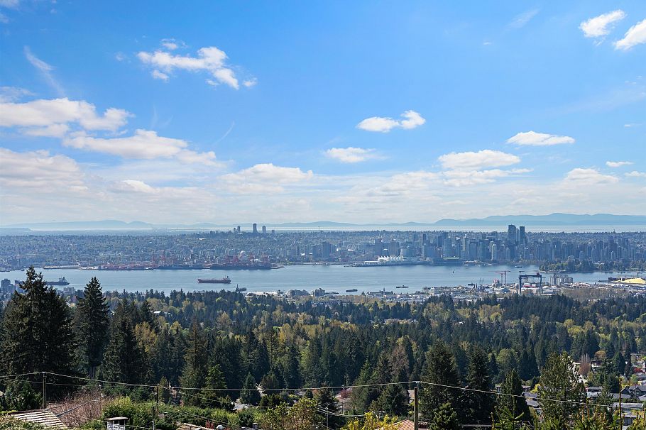 353 Newdale Court North Vancouver, BC - 1