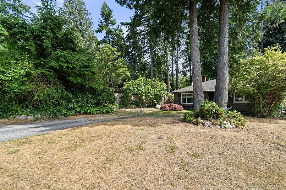 2010 Mackay Avenue North Vancouver, BC - 30