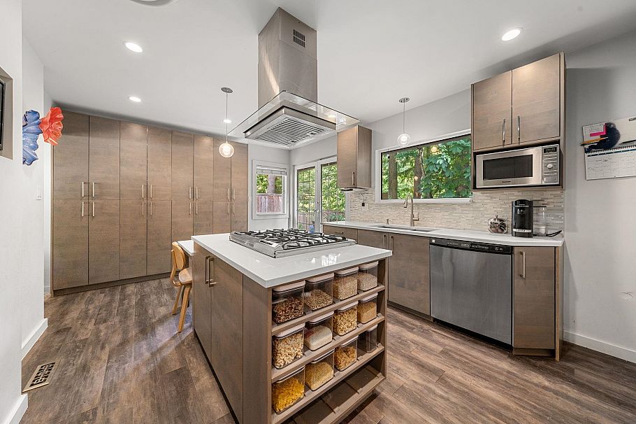 2010 Mackay Avenue North Vancouver, BC - 10