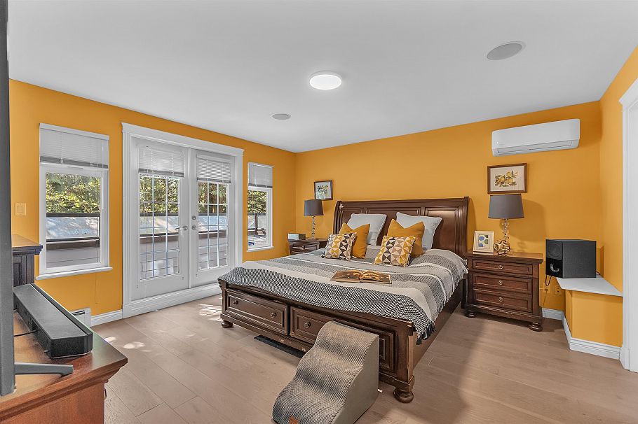 786 W 17th Street North Vancouver, BC - 17