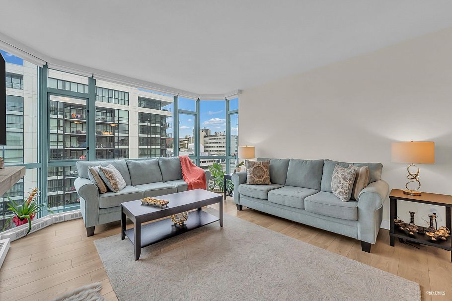 801 140 E 14 Street North Vancouver, BC - 2