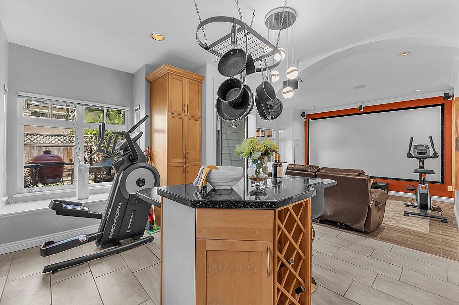 786 W 17th Street North Vancouver, BC - 13