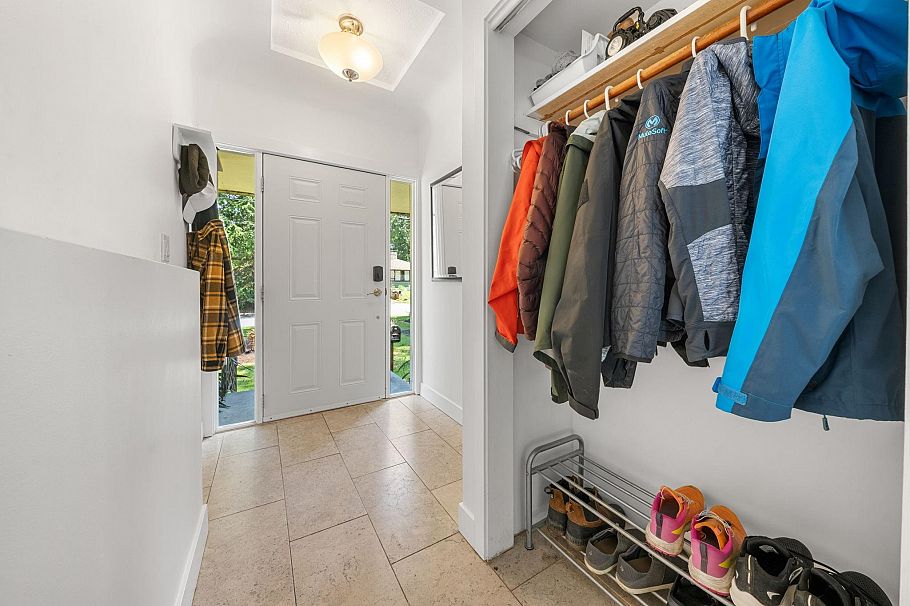 2195 Cortell Street North Vancouver, BC - 39