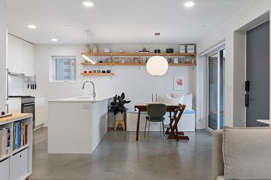 2333 Napier Street Vancouver, BC - 1