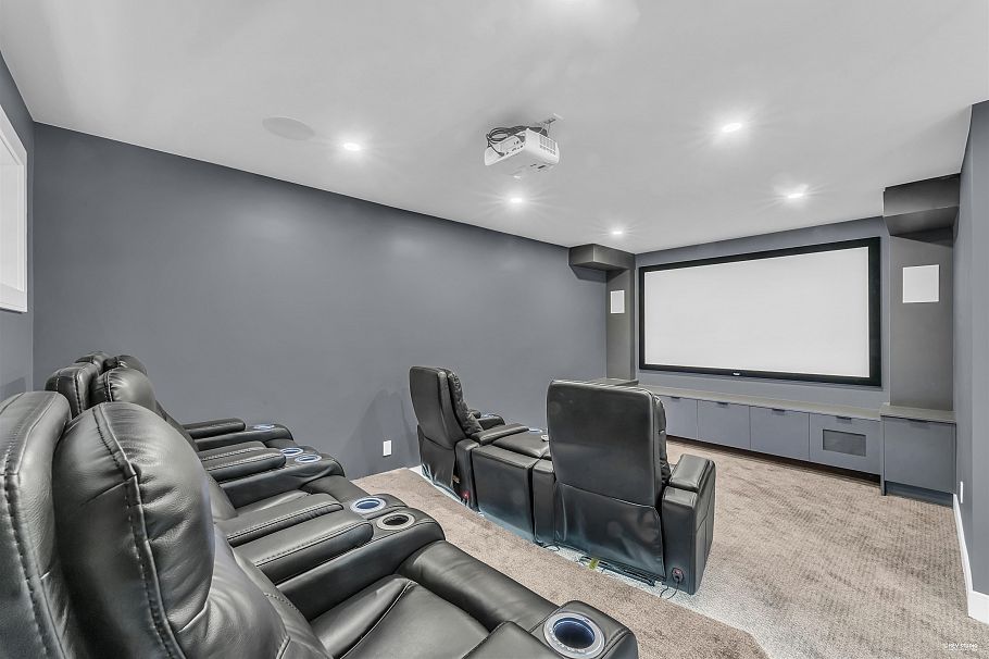 929 Canyon Boulevard North Vancouver, BC - 24