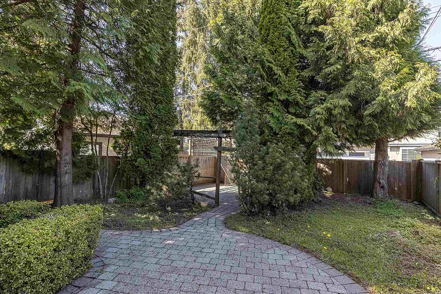 4549 W 12th Avenue Vancouver, BC - 29