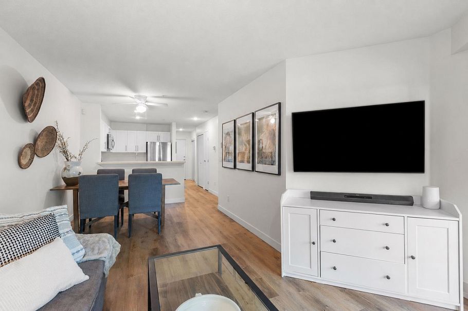 113 147 E 1st Street North Vancouver, BC - 10