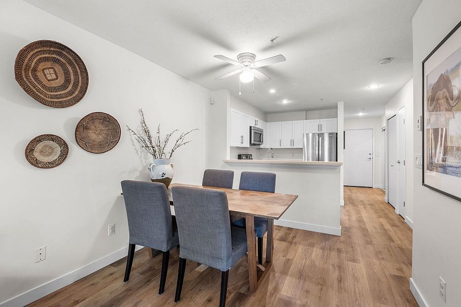 113 147 E 1st Street North Vancouver, BC - 11