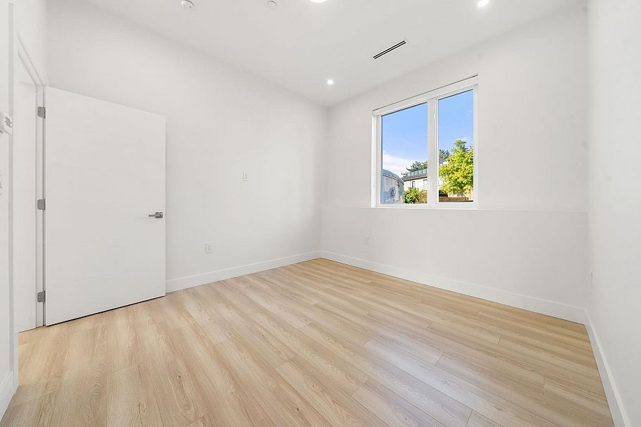 2 3583 Haida Drive Vancouver, BC - 37