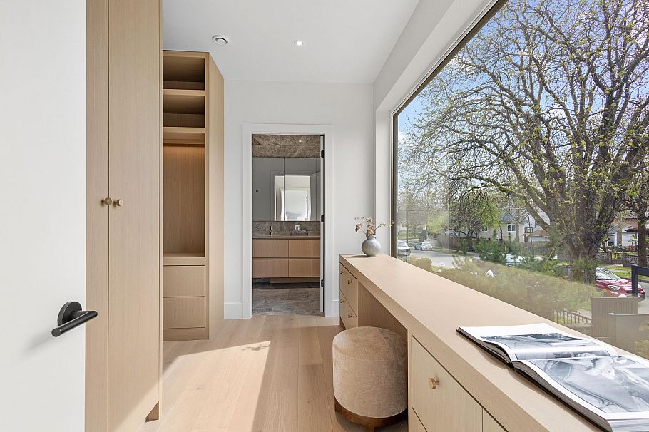 1 2425 Kitchener Street Vancouver, BC - 16