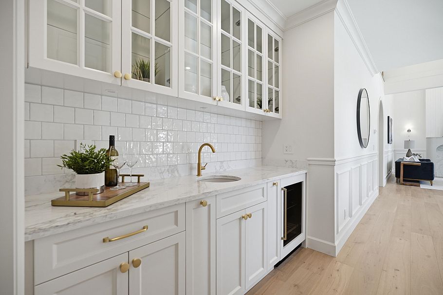 690 E Windsor Road North Vancouver, BC - 9