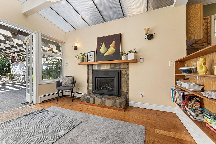 408 E 2nd Street North Vancouver, BC - 14