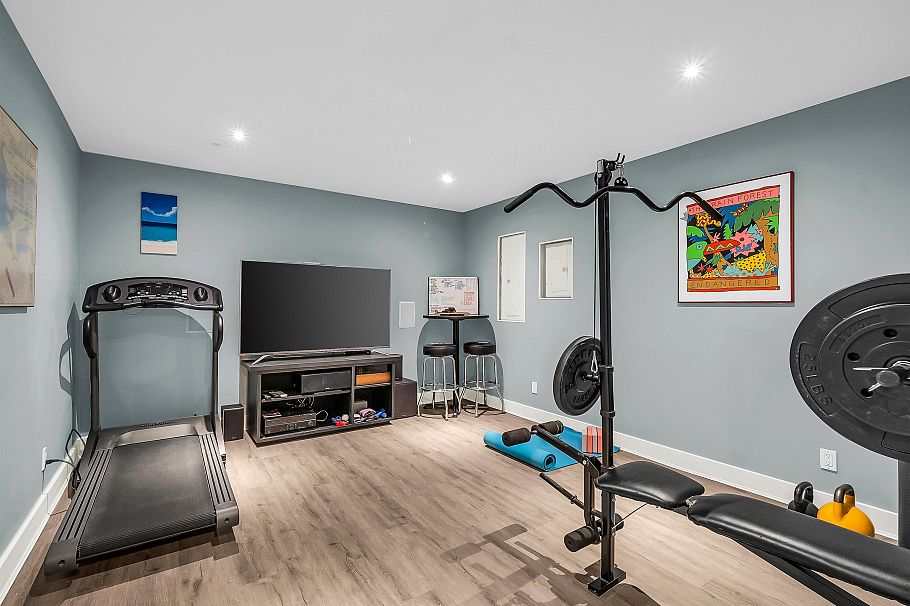 938 Beaumont Drive North Vancouver, BC - 31