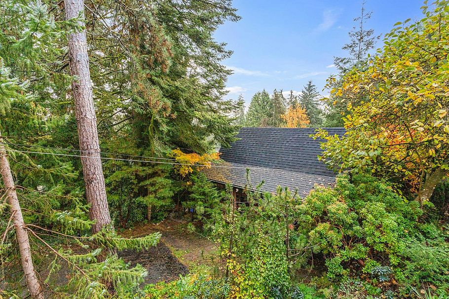 713 E St. James Road North Vancouver, BC - 28