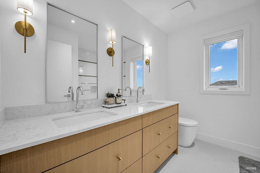 2796 E 4th Avenue Vancouver, BC - 30