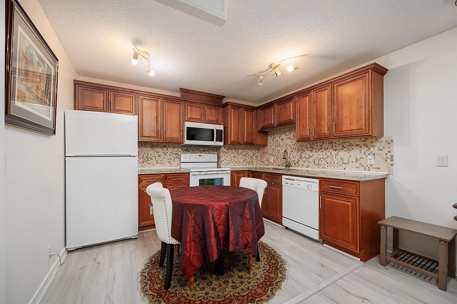 1001 2012 Fullerton Avenue North Vancouver, BC - 12