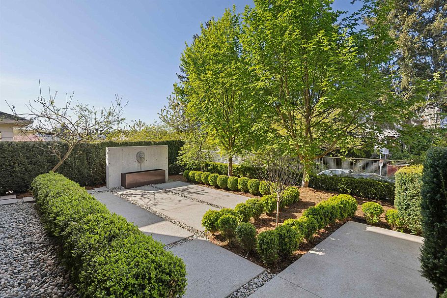 626 E 22 Avenue Vancouver, BC - 4