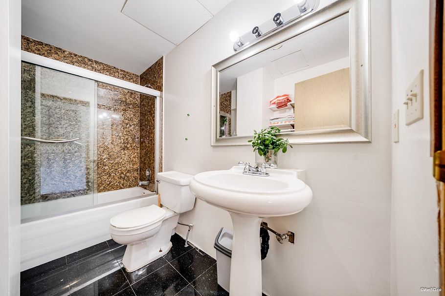 166 E 24th Avenue Vancouver, BC - 17