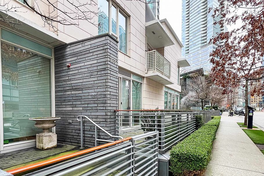 1133 W Cordova Street Vancouver, BC - 3