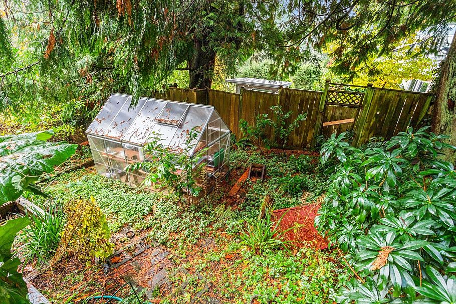 713 E St. James Road North Vancouver, BC - 26