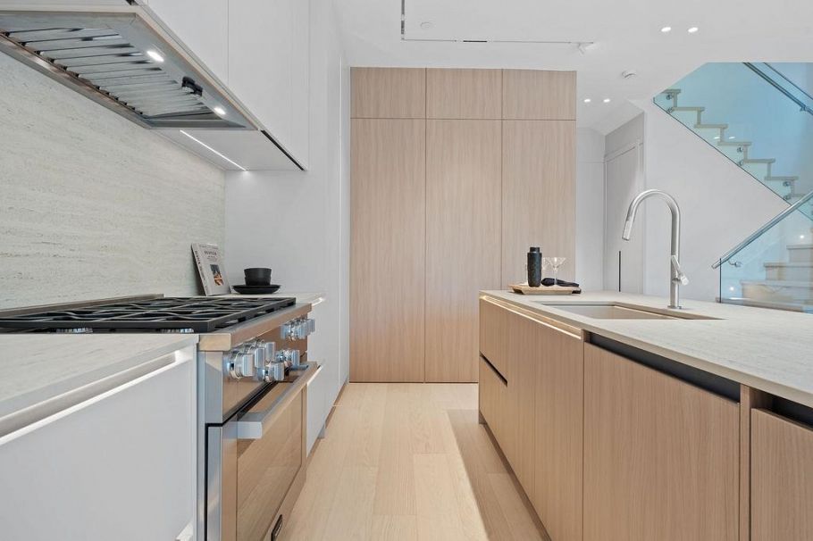 1 2935 W 15th Avenue Vancouver, BC - 8