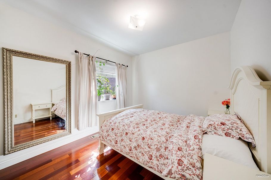 166 E 24th Avenue Vancouver, BC - 18