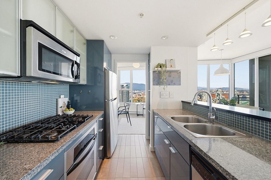 3302 33 Smithe Street Vancouver, BC - 4