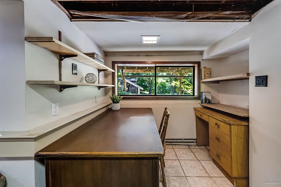 4585 Raeburn Street North Vancouver, BC - 24