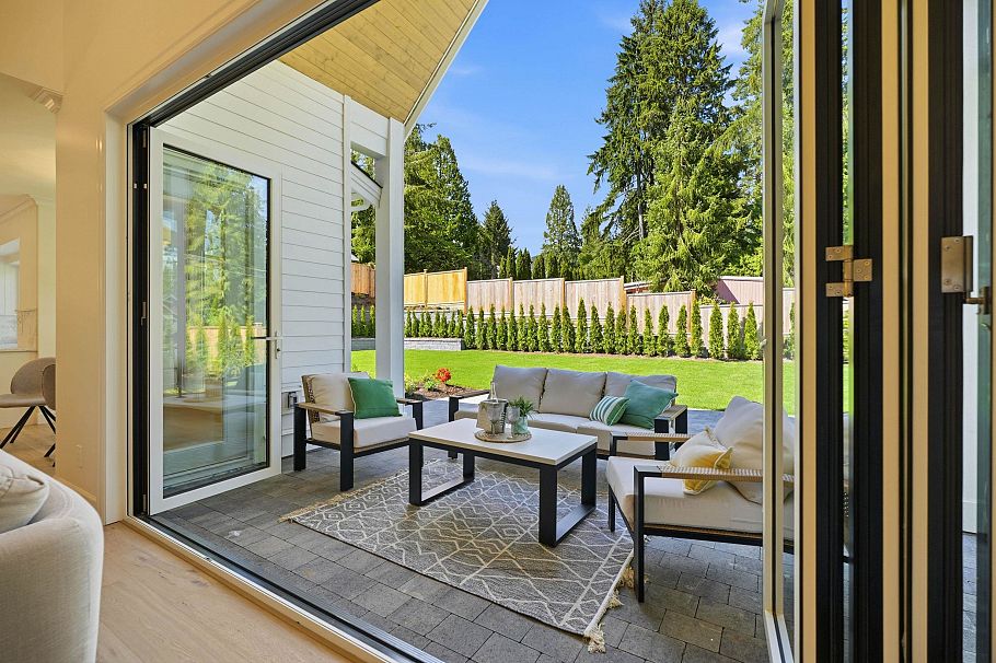 690 E Windsor Road North Vancouver, BC - 36