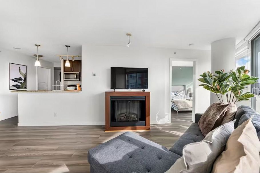 1102 58 Keefer Place Vancouver, BC - 1