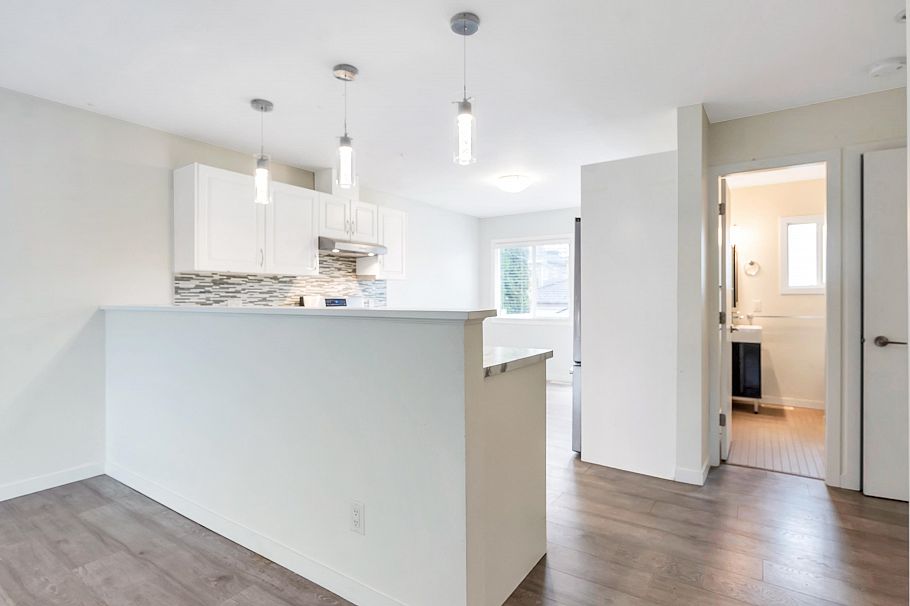 2052 E 41st Avenue Vancouver, BC - 6