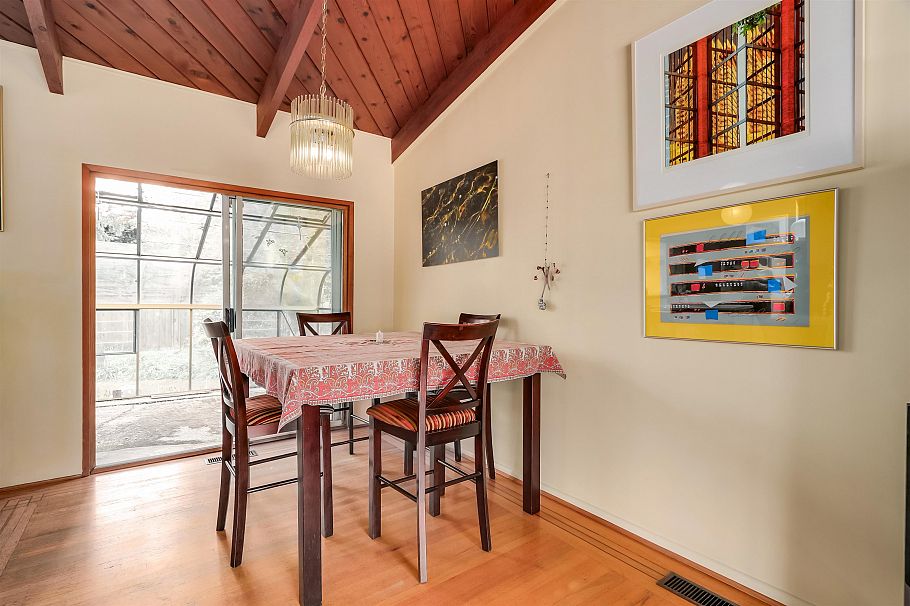 957 Essex Road North Vancouver, BC - 11