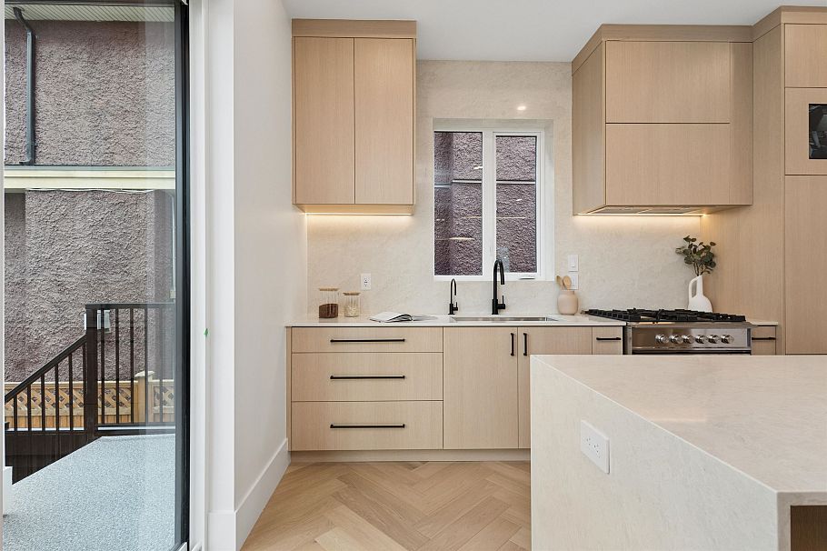 2 3637 E 46th Avenue Vancouver, BC - 11