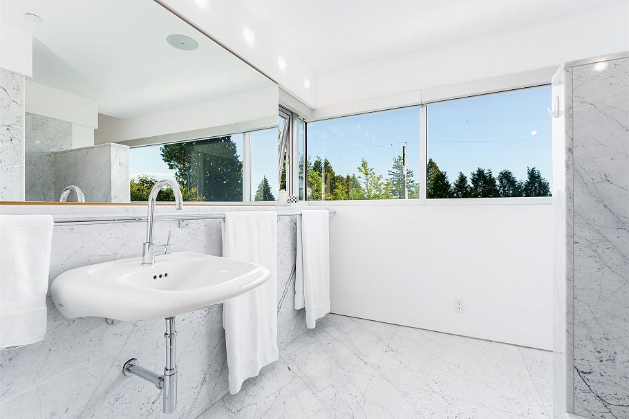 4056 W 36th Avenue Vancouver, BC - 29