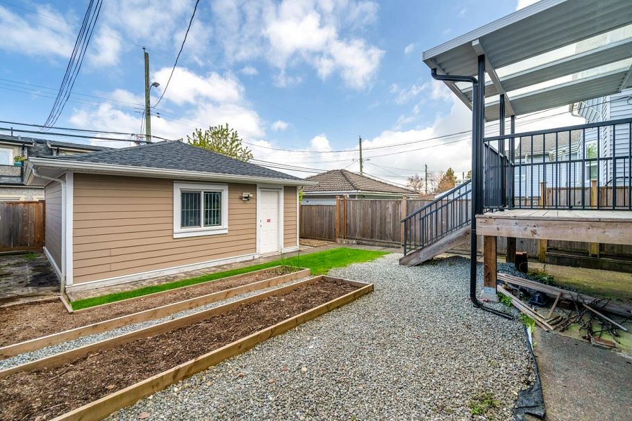 3639 E 26th Avenue Vancouver, BC - 32