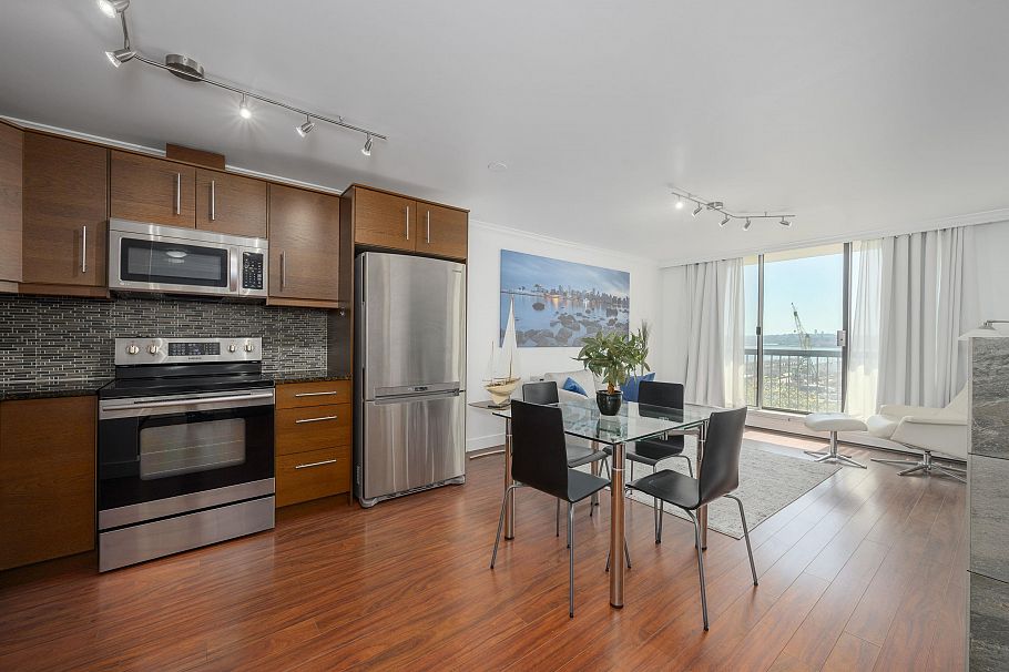 608 145 St. Georges Avenue North Vancouver, BC - 2