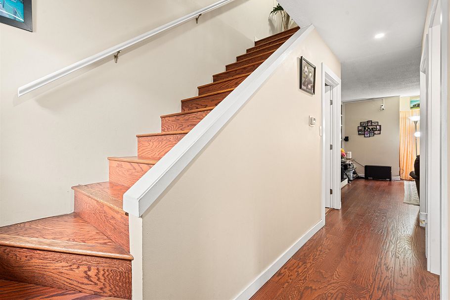 883 Old Lillooet Road North Vancouver, BC - 30