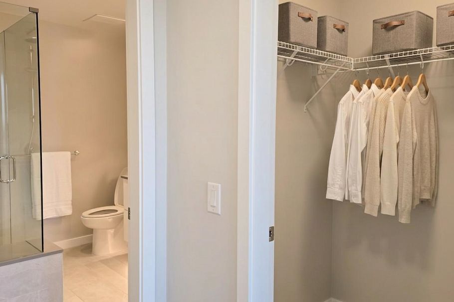 402 110 E 17th Street North Vancouver, BC - 10