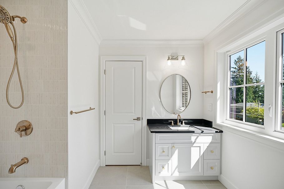 690 E Windsor Road North Vancouver, BC - 27