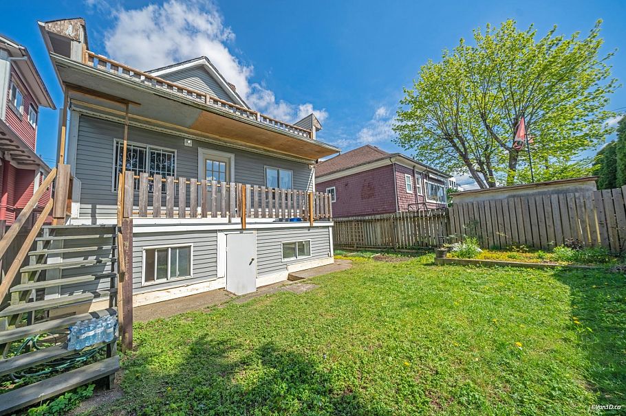 166 E 24th Avenue Vancouver, BC - 36