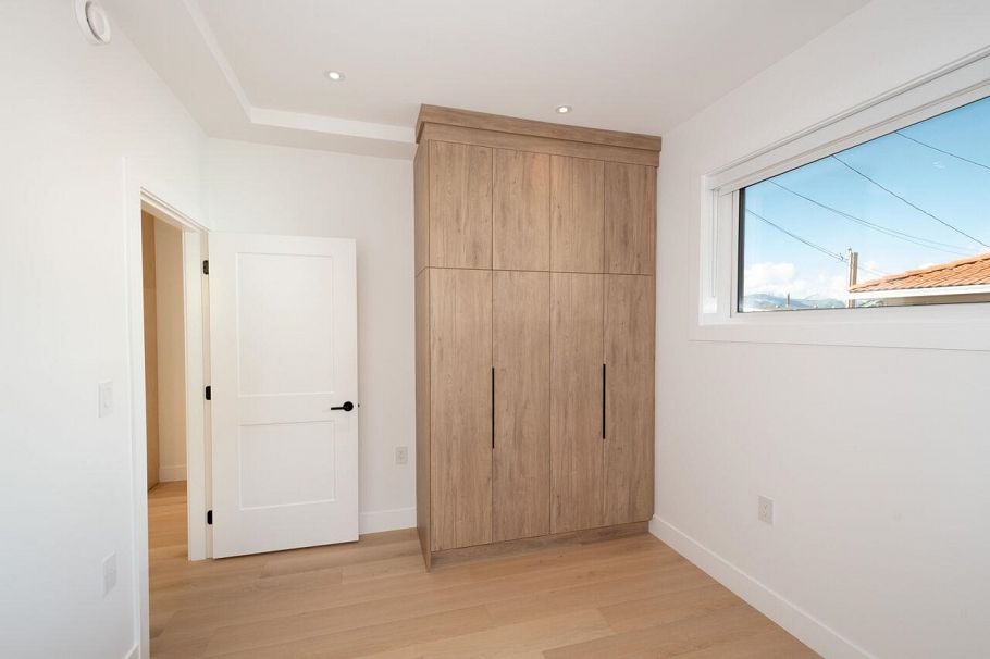 3679 Pandora Street Vancouver, BC - 36