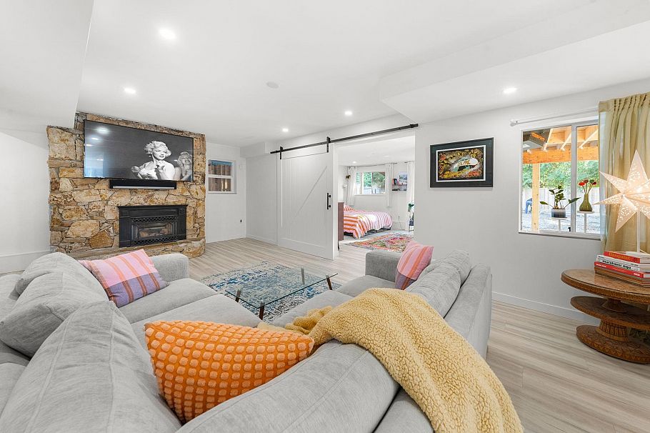 2289 Whitman Avenue North Vancouver, BC - 28