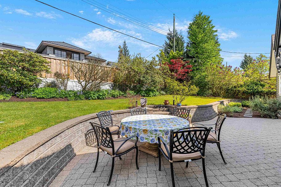 938 Beaumont Drive North Vancouver, BC - 37